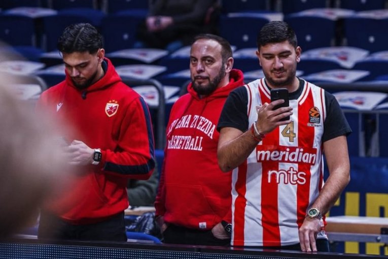 "Uber arena" obojena u crveno-belo