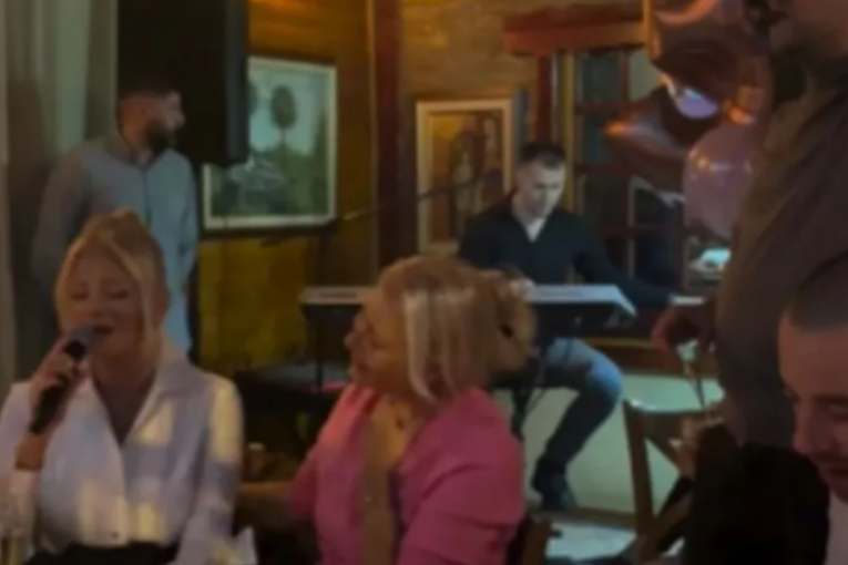 Ilda i Sanela Šaulić plaču uz pesmu