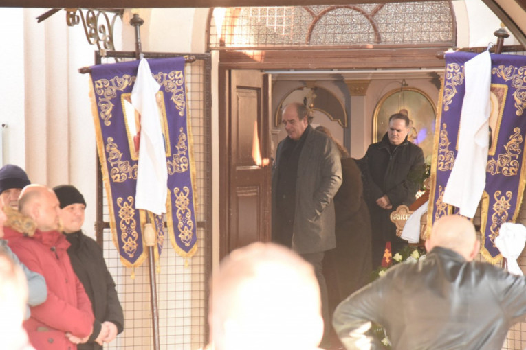 Mira Banjac na sahrani sina Branislava Jovanovića