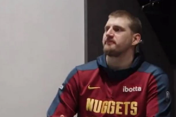 NAKON JOŠ JEDNE BRUTALNE PARTIJE: Šokantni potez Nikole Jokića - trenera Melouna i saigrače je ostavio u neverici! (VIDEO)