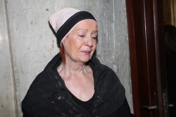 OVO JE POSLEDNJA ŽELJA PEVAČICE: Lepa Lukić sastavila testament, svu svoju IMOVINU OSTAVLJA NJEMU!