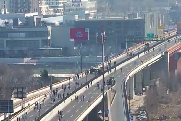 OGROMNE GUŽVE, BRANKOV MOST BLOKIRAN! Zaobiđite KRITIČNE TAČKE, ove su JEDINE MOGUĆNOSTI!