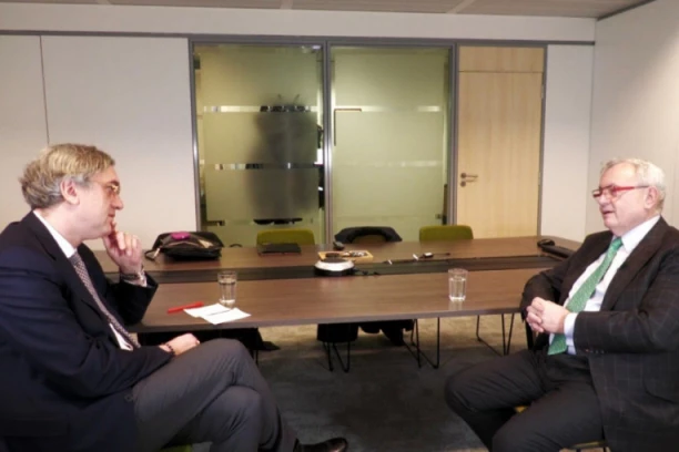 Čadež i Dlouhi: Kakvu budućnost Evropa ostavlja svojoj deci?