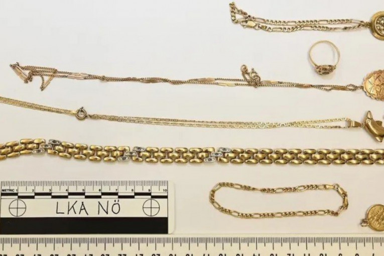 Zaplenjeno zlato i satovi kod šamanke Marijane M.