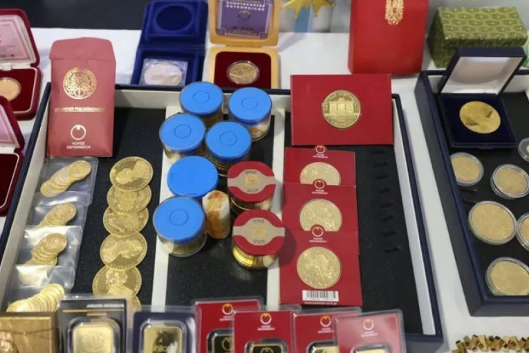 Zaplenjeno zlato i satovi kod šamanke Marijane M.