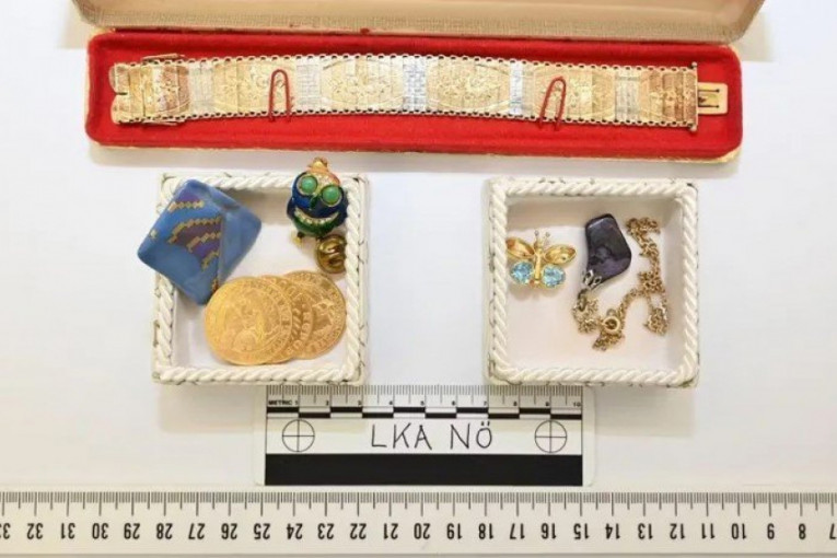 Zaplenjeno zlato i satovi kod šamanke Marijane M.