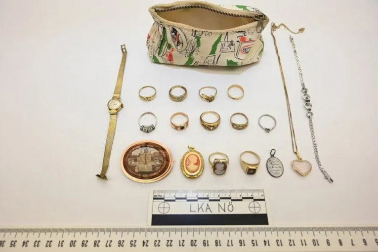 Zaplenjeno zlato i satovi kod šamanke Marijane M.