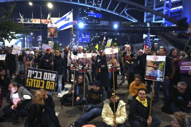 "DOSTA LAŽI!": Hiljade Izraelaca masovno ustalo protiv vlasti i stalo uz PALESTINCE! Neverovatan preokret (VIDEO)