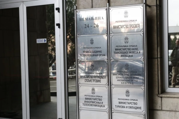 "NEMA ODLAGANJA ŠKOLSKE GODINE NA FAKULTETIMA ZBOG IZBORA!" Oglasilo se Ministarstvo prosvete: Zakon zabranjuje političko delovanje u obrazovnim institucijama
