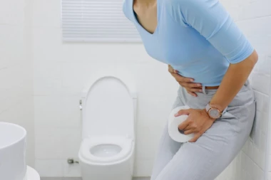 MILIONI LJUDI PRAVE OGROMNU GREŠKU POSLE VELIKE NUŽDE, TO JE KATASTROFA ZA ZDRAVLJE: Proktolog otkriva šta nikako ne treba da radimo na WC šolji!