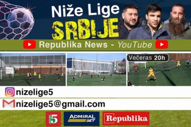 Među blokovima između parkića igra se drugarski fudbal