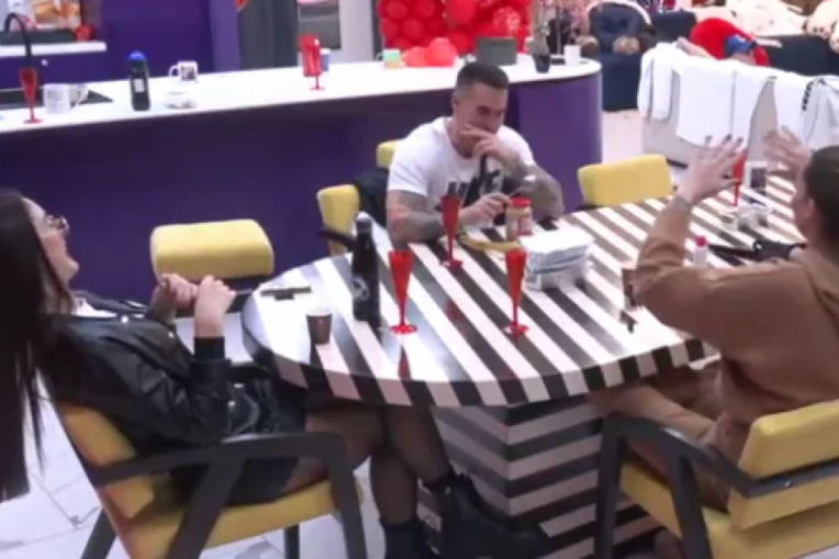 Anđela Đuričić i Mateja Matijević se smeju