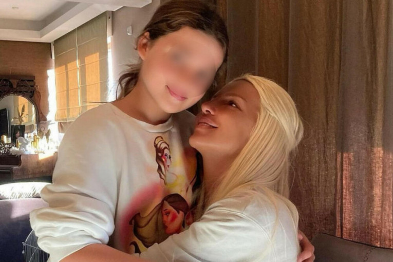 Nika Tošić, Jelena Karleuša