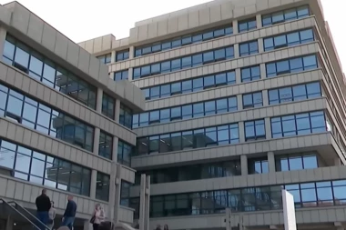 MUŠKARAC (58) PRETIO TUŽITELJKI SMRĆU! Drama u Brusu!