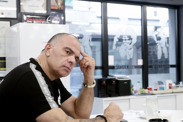 Sale Simetrija u "Ahileju"