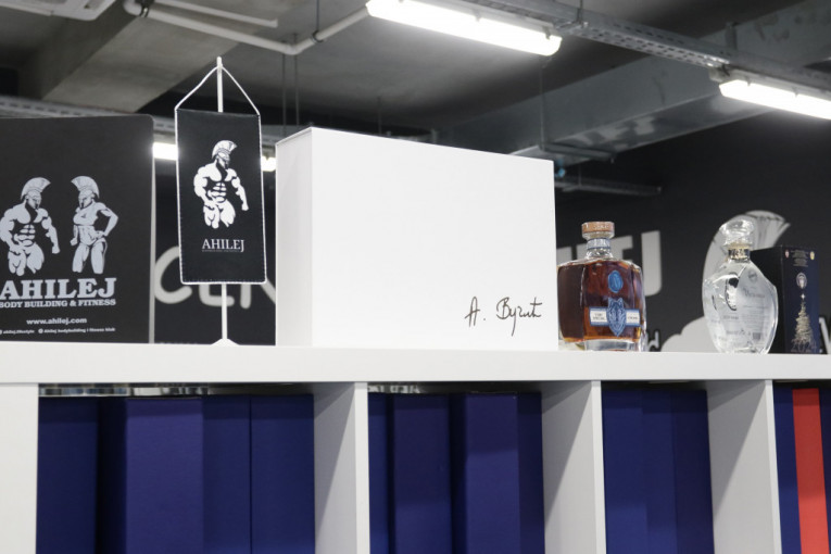 "Ahilej" teretana na Karaburmi