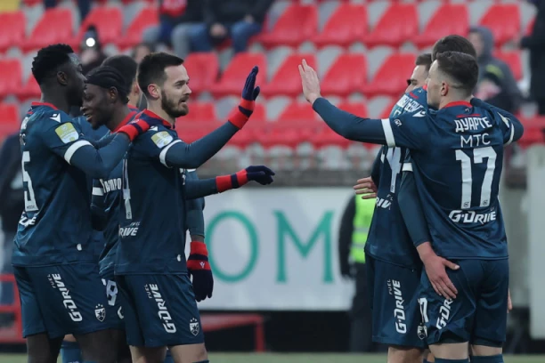 NEKA SE SPREMI PARTIZAN: Zvezda je spremna za derbi - crveno-beli kroz Kruševac u četvrtoj brzini! (VIDEO)