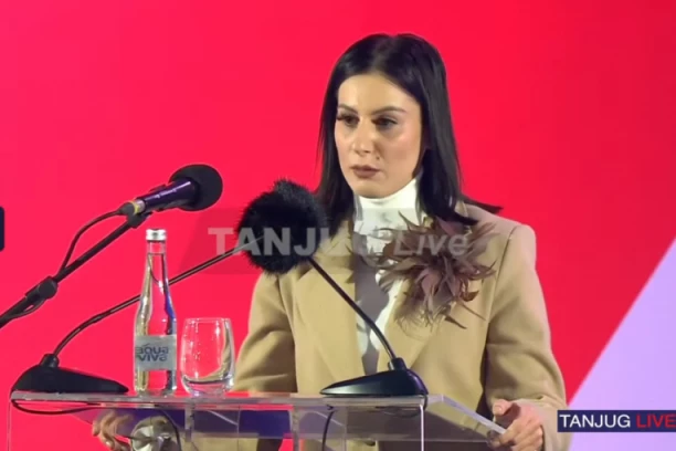 ''ZNAMO KOLIKO SU ŽULJEVI NAŠIH RODITELJA VREDNI':' Studentkinja Marina Stanišić na skupu ''Srećemo se na Sretenje'' poslala SNAŽNU PORUKU