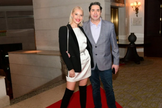 POGLEDAJTE PRVI TREJLER ZA SITKOM "SREĆNA PORODICA - RALE I MARE": Od sitnih čarki do velike ljubavi! (VIDEO)