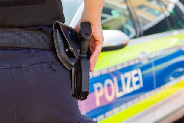 SRBIN VOZIO KOMBI PUN DROGE! Otkriven u Kelnu: Odao ga BRIS sa dlanova!