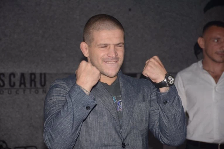 DA VAM SE ZALEDI KRV U ŽILAMA: STRAŠAN NOKAUT Vase Bakočevića na debiju u boksu! (VIDEO)