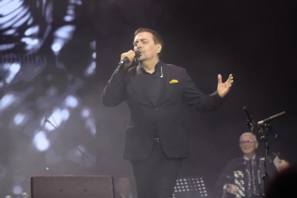 OTKRIVENO KOLIKA JE KEBINA PENZIJA: Pevač leži na novcu, ali OVU cifru niko nije očekivao!