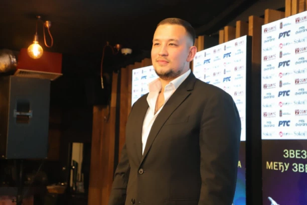 PRVA SLIKA NASLEDNIKA UROŠA ŽIVKOVIĆA: Pevač novom objavom RAZNEŽIO pratioce - sinu već dao i nadimak! (FOTO)