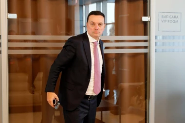 BIVŠI GENERALNI SEKRETAR ŽESTOKO OŠTETIO SRPSKI FUDBAL! Joca Procenat zapošljavao sumnjive devojke u FS Srbije!