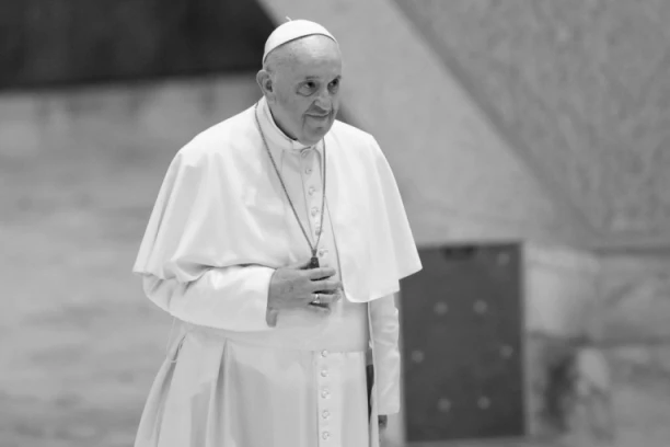 OD PRETHODNIKA NASLEDIO KUTIJU PUNU MRAČNIH TAJNI: Kod pape Franje bila sva dokumenta!