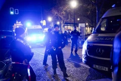 POLICIJA UPUCALA SRBINA U NEMAČKOJ! Nasrnuo na njih i ženu lopatom - U kritičnom stanju, njegov brat tek napravio haos posle ranjavanja!