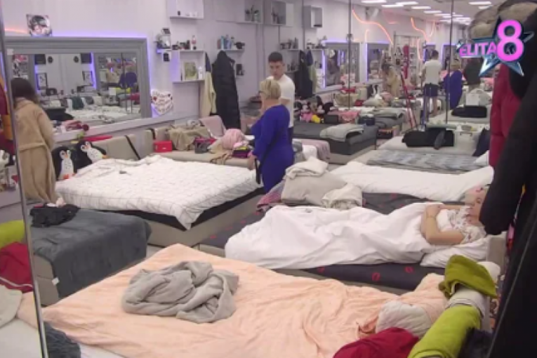 Peja se iselio iz kreveta