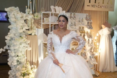 OVO JE VERENIK MINE KOSTIĆ kog je upoznala preko INTERNETA: Znaju se samo 16 dana, a već se UDAJE za njega! (FOTO)