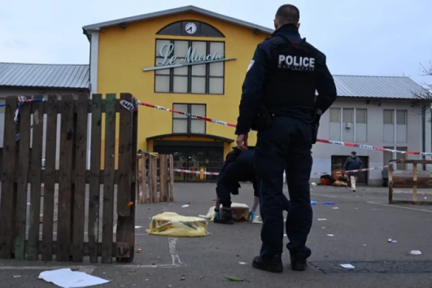 EKSPLOZIJA U RESTORANU, DVOJE TEŠKO POVREĐENO! Policija okružila područje, 40 vatrogasaca na licu mesta