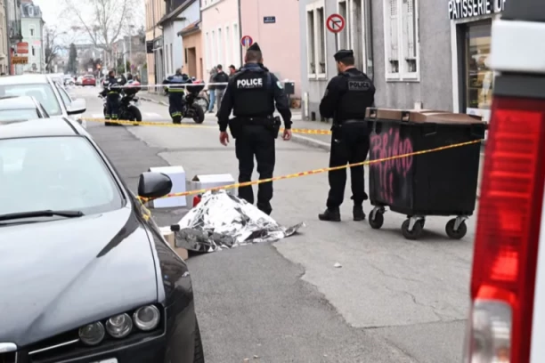 POGINULI BRAT I SESTRA, VATROGASCI KOPAJU PO RUŠEVINAMA! U stanu sa TROJE dece majka se borila za njihov život - jezivi detalji eksplozije!