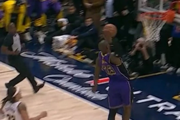 TANDEM SNOVA! Brutalno - asistencija Dončića i spektakularno zakucavanje Lebrona Džejmsa! (VIDEO)