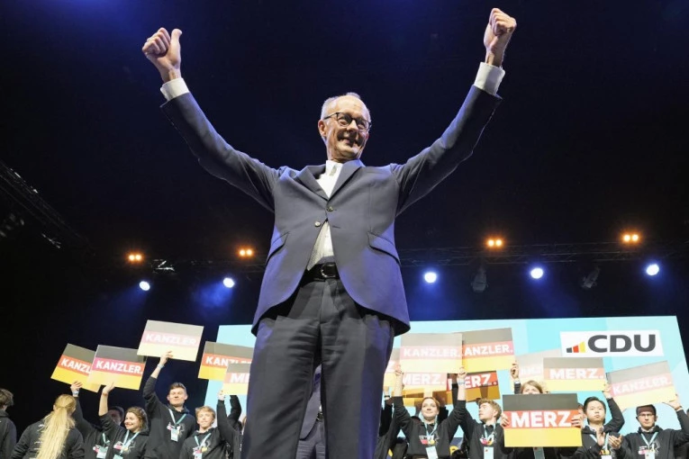 KOALICIJA IZ SNOVA ILI NOĆNA MORA? MERC može da odahne, treba mu samo jedna partija za Vladu! Ipak, ima jedna caka...