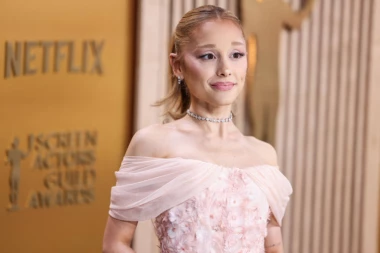 Pevačica ŠOKIRALA izgledom na dodeli SAG nagrada! DIJAMANTIMA POKUŠALA SVE DA ZAVARA!