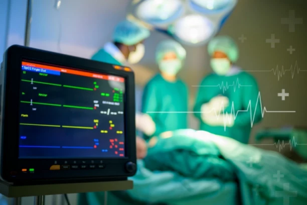 TRAGEDIJA U BOLNICI: Dvanaestogodišnja devojčica skočila sa četvrtog sprata, otpušteno 15 medicinskih sestara