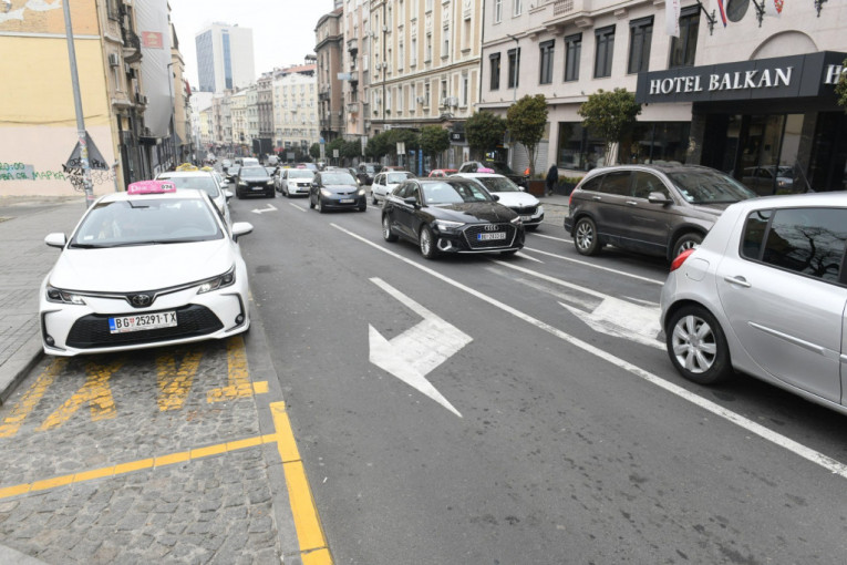 Nove oznake na Prizrenskoj ulici u Beogradu-zbunjujuća horizontalna signalizacija 