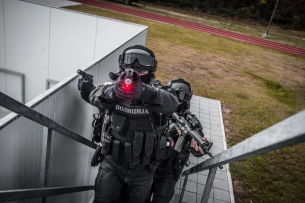 UHAPŠENI KAVČANI PLANIRALI LIKVIDACIJE VISOKIH DRŽAVNIH FUNKCIONERA: U Beograd doneli snajper, silikonske makse i eksploziv!