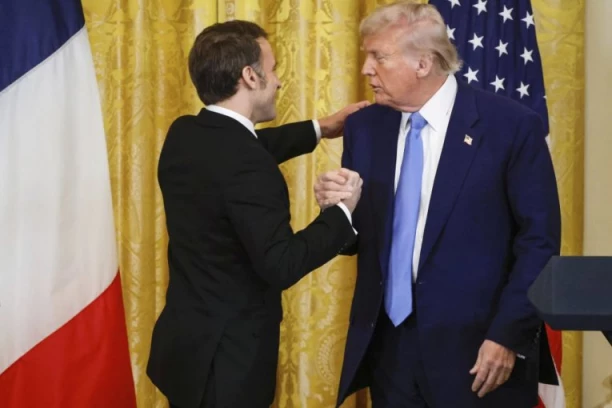 "ŽELIM LIČNO DA VAM SKRENEM PAŽNJU": Makron iznenada tražio od Trampa da UKINE SANKCIJE protiv ova dva Francuza!