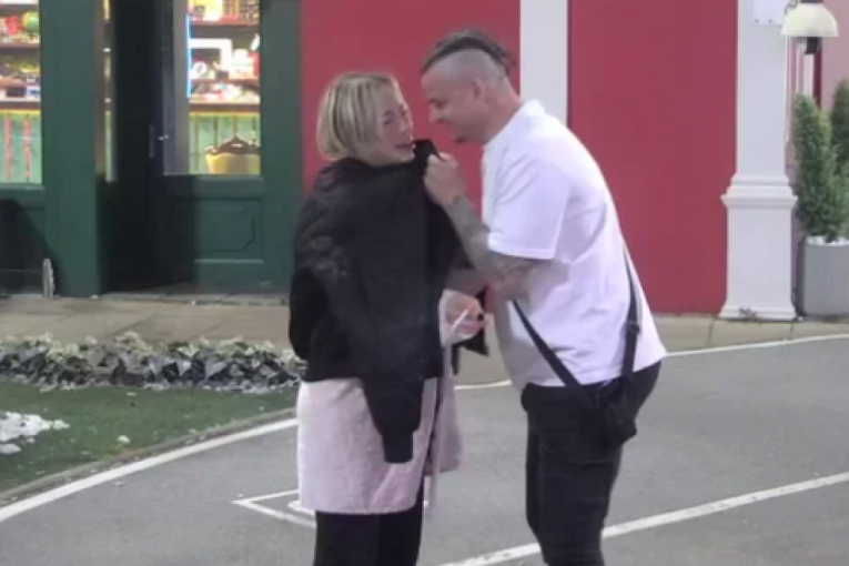 Terza i Sofija poljubac Elita 8