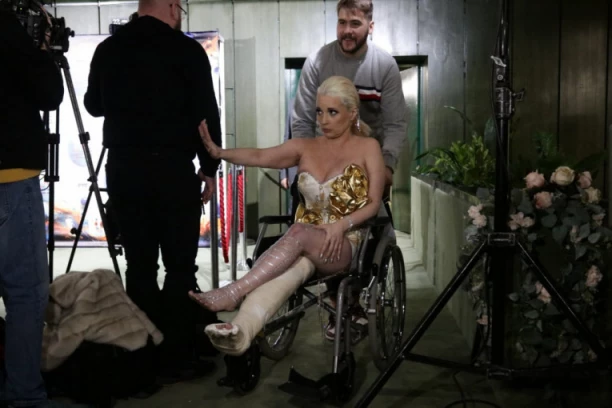 "NOSIĆU METALNE ŠIPKE KAO LEJDI GAGA": MAJA NIKOLIĆ ŠOKIRALA javnost objavom na Instagramu, pa PORUČILA SLEDEĆE!