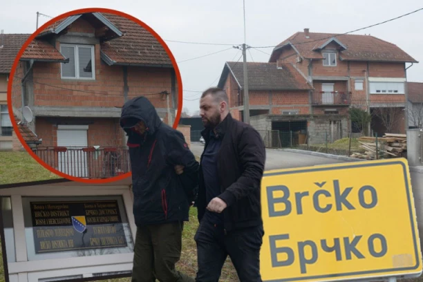 EKSKLUZIVNO! OVO JE OSUMNJIČEN ZA HOROR U BRČKOM! Izveden s lisicama na rukama, KRIO SE ISPOD KAPULJAČE! (FOTO)