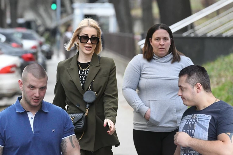 OVO SU PRVE DAME MAFIJE! Miri Poštarki slike nađane u telefonu, Slađa jedina optužena sa Belivukom, Tamar spasla Zvicera! ŽENE IMALE KLJUČNU ULOGU U KLANOVIMA!