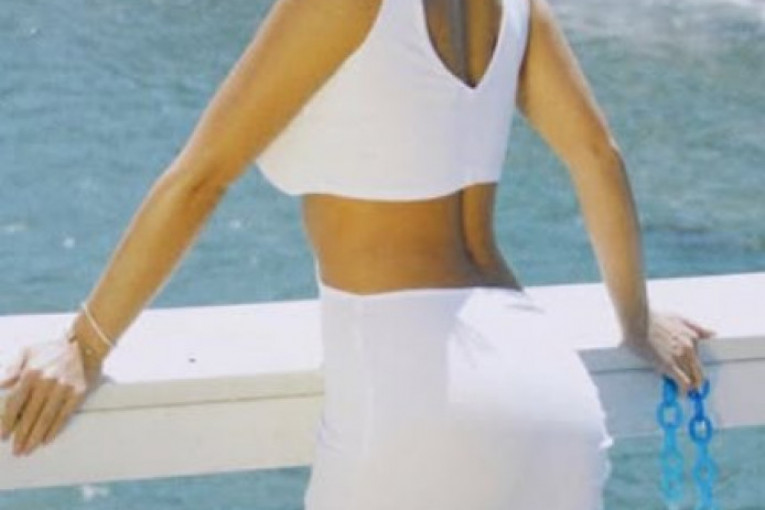 Atraktivna crnka izazvala buru u britanskim medijima