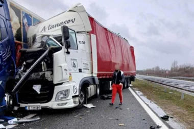 JEZIVA NESREĆA NA GRANICI SA HRVATSKOM! Šleperi potpuno slupani, očekuju se zastoji na prelazu! (FOTO)