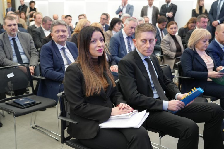 Sastanak državnog vrha i privrednika u prostorijama PKS