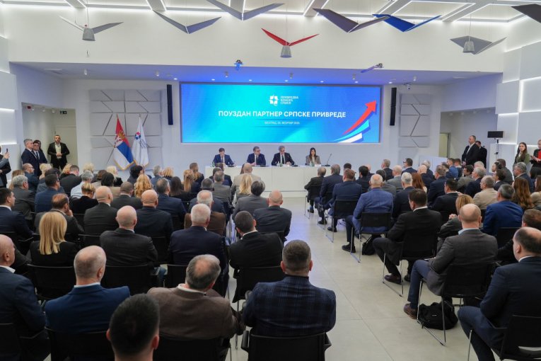 Sastanak državnog vrha i privrednika u prostorijama PKS