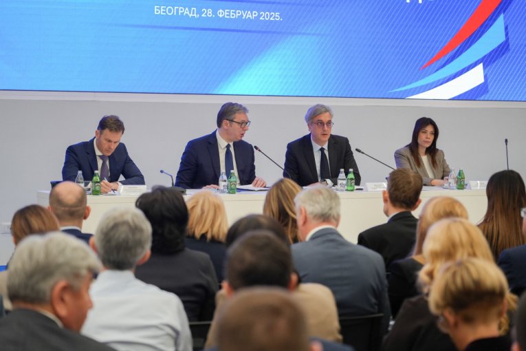 Sastanak državnog vrha i privrednika u prostorijama PKS